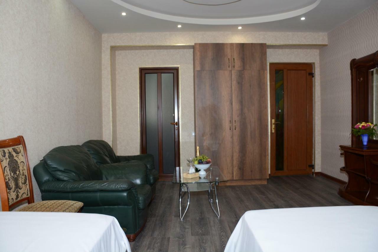 Agapi Hotel Ереван Екстериор снимка